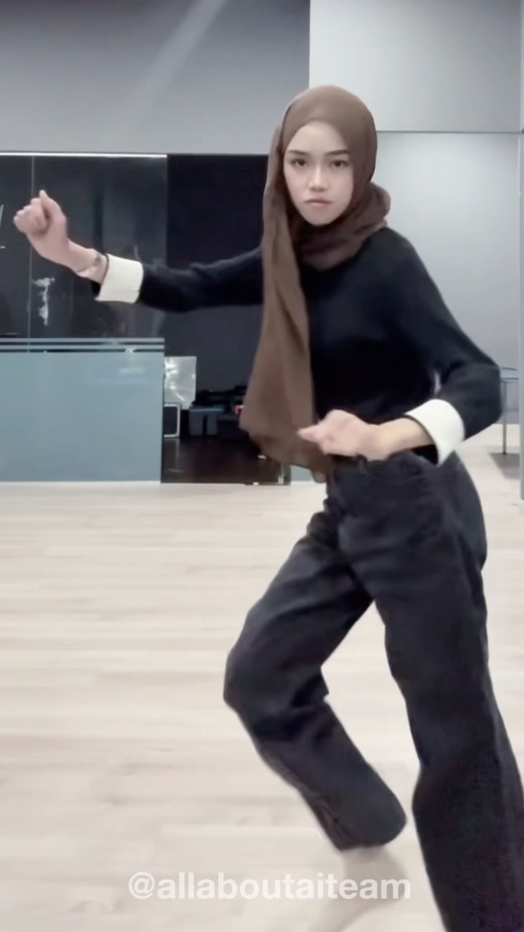 Syer Orang Suh Shuffle Dia Pi Nari Tarian Tradisional Sabah ? #aisyerina #aiaisyah #aiayra #aiaslah